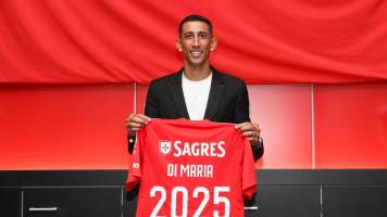 Ángel Di María seguirá jugando en Benfica tras renovar por una temporada