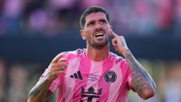 Inter Miami ejerce opción de compra sobre De Paul y negocia con Luis Suárez