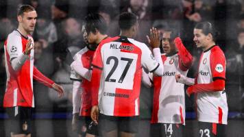 Feyenoord golpea primero tras vencer por la mínima al Milan