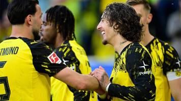 Dortmund se consuela con un boleto para la Champions tras golear al Friburgo