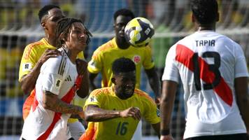 Perú saca un empate ante Colombia y se aferra a luchar por el repechaje