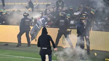 El duelo Nantes-Toulouse se suspende por invasión al campo de juego y bengalas