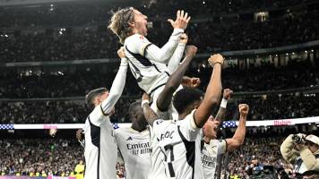 Real Madrid vence al Sevilla con golazo de Modric para seguir firme arriba