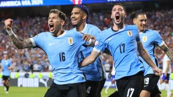 Uruguay logra su tercer triunfo y elimina al anfitrión copero Estados Unidos