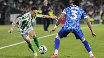 Betis clasifica a octavos de final de la Conference pese a derrota con Gante