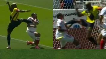 Video: Enner Valencia se fue expulsado tras ‘criminal’ patada a un jugador venezolano