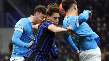 Inter de Milán y Napoli empatan y dejan abierta la lucha por el título en Italia