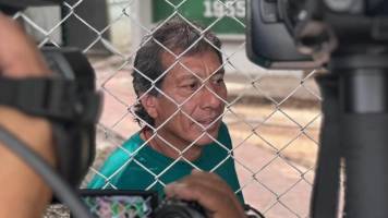 Peña dice que su salida es “política” y pide pago de sueldos para irse de Oriente