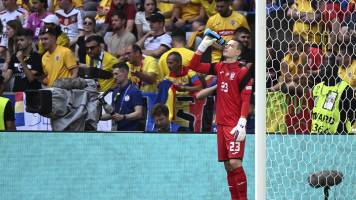 Rumania goleó 3-0: Dos errores de Lunin condenan a Ucrania en su debut en la Eurocopa