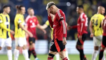 Manchester United vuelve a fallar tras un frustrante empate ante Fenerbahçe