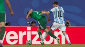 Se genera debate y surge la polémica: ¿Era para roja para Messi por dura infracción?
