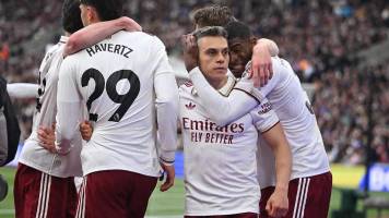 Arsenal se acerca al título de la Premier tras vencer con sufrimiento a West Ham