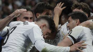 Real Madrid gana el derbi ante Atlético y se mantiene al acecho del Barcelona