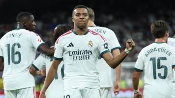 El Madrid golea a la Real Sociedad y lidera la Liga con hat-trick de Mbappé