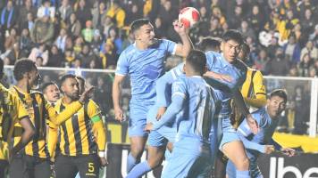 Bolívar mantiene su liderato tras empatar ante The Strongest en un clásico parejo