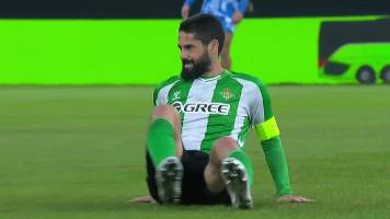 Isco vuelve a lesionarse con herida en la pierna tras duro choque con Amrabat