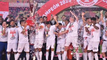 Nacional Potosí humilla a Bolívar con goleada y se corona campeón del torneo por series