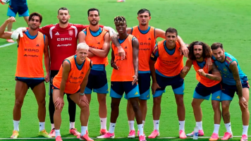 España entrena con normalidad tras la suspensión del lunes por amenaza de tormenta