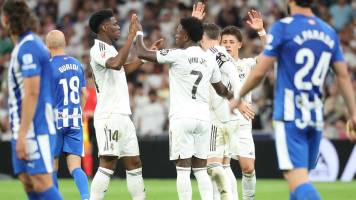 Real Madrid vence sin brillo al Alavés y se acerca a seis puntos de Barcelona