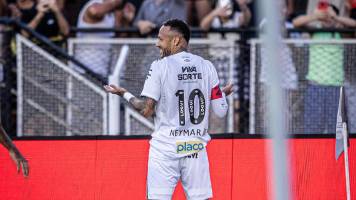 Video: Neymar marcó un golazo olímpico con el Santos de Brasil