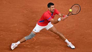 Novak Djokovic vence a Tsitsipas y está a dos partidos de ganar el oro en París