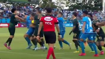 Video: Pelea entre jugadores de Blooming y Bolívar terminó con ‘lluvia de rojas’