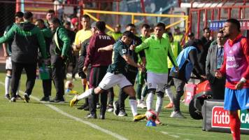 Video: El tremendo planchazo de Lucas Chávez al chileno Fabián Hormazábal