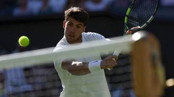 Carlos Alcaraz avanza sin sobresaltos en un Wimbledon tras vencer a Oliver Tarvet