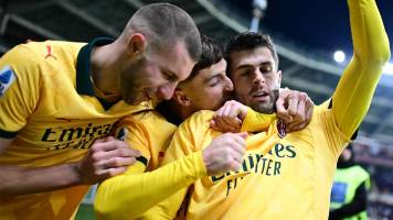 Milan vence con remontada a Torino e iguala a Napoli en la cima del fútbol italiano