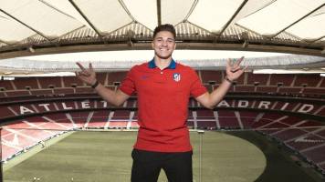 Atlético Madrid hace oficial el fichaje del delantero argentino Julián Álvarez