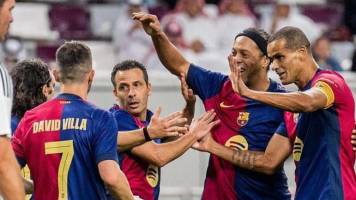 Video: Ronaldinho vuelve a ‘humillar’ al Madrid con un golazo en el clásico de leyendas