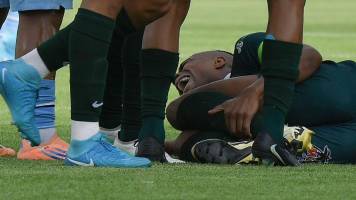 De terror: Jugador de San Antonio sufre grave lesión tras choque con un rival