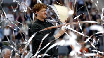 Sinner se pasea ante Zverev para ser campeón por primera vez en Madrid