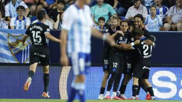 Málaga y Deportivo La Coruña empataron con otro gol del gabonés Aubameyang