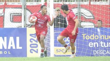 Guabirá remonta a FC Universitario en el estreno del técnico Gualberto Mojica