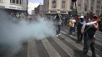 México protege con gases su fan fest mundialista ante una protesta de maestros