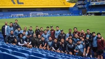 Bolívar entrenó en Casa Amarilla y visitó la Bombonera antes de debut copero