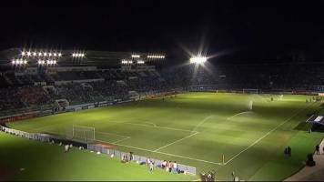 Prensa internacional critica la “mala” iluminación del estadio Tahuichi