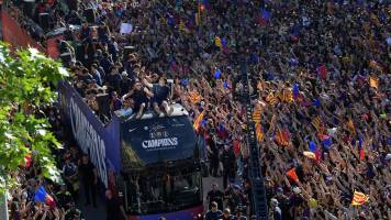Barcelona celebra su título de Liga ante una multitud de hinchas azulgranas