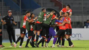 Minuto a minuto: El VAR anula el gol de Nacional por fuera de juego de Martín Prost (0-1) 