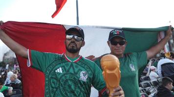 Reapertura del estadio Azteca termina en tragedia por muerte de un aficionado