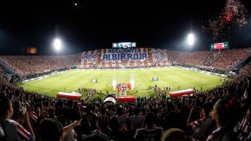 Paraguay jugará con aforo reducido tras sanción de FIFA por racismo y pirotecnia