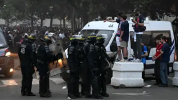 Video: Hinchas del PSG generan disturbios en París durante la final de la Champions