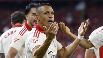 Un gol de Alexis Sánchez saca al Sevilla de la zona de descenso en España
