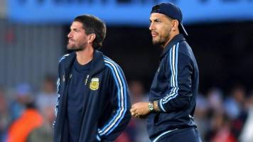 Di María, Paredes y otros excampeones acompañaron a Messi en su despedida