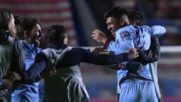 Bolívar logró un sufrido triunfo ante FC Universitario para liderar el torneo solitario