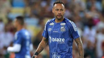 Padre de Neymar dice que su hijo aún no renovó contrato con el Santos