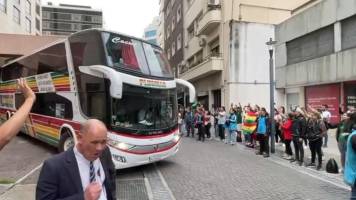 “Sí se puede”: hinchas expresan apoyo a la Verde antes de la práctica en Buenos Aires