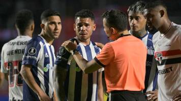Video: Jugador de Talleres rompe en llanto en pleno partido tras acto de xenofobia 