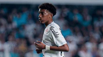 Robinho Júnior debutó en el Santos, club donde brilló su padre